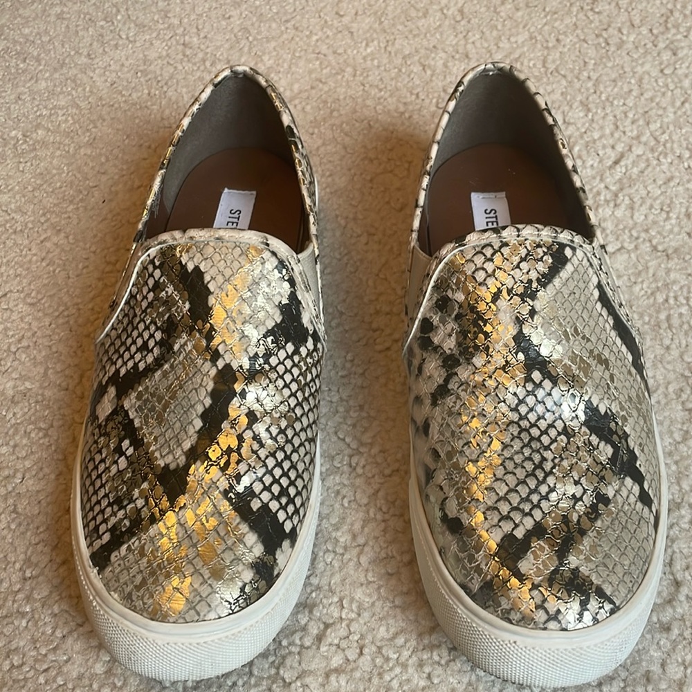 STEVE MADDEN slip on sneakers